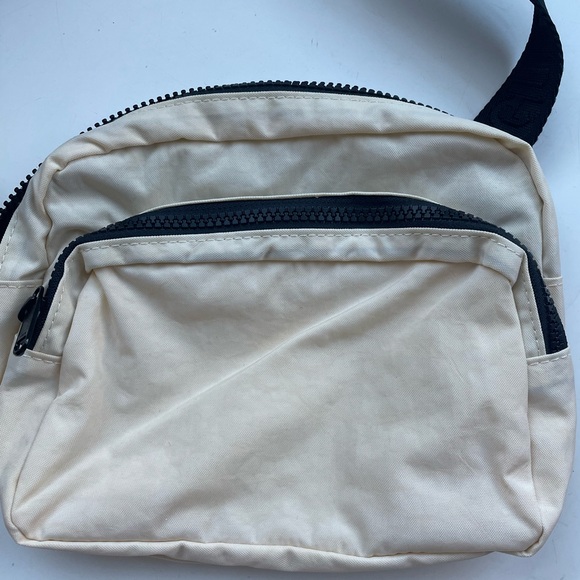 NWOT BAGGU Fanny Pack - Picture 3 of 11